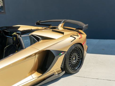 Used 2020 Lamborghini Aventador SVJ AWD/4WD image 28