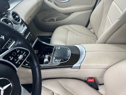 Used 2021 Mercedes-Benz GLC 300 4MATIC image 15