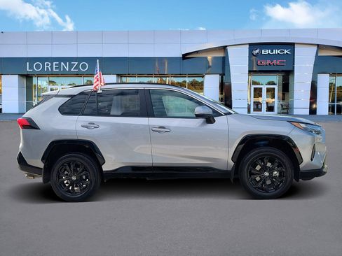 Used 2024 Toyota RAV4 SE image 4