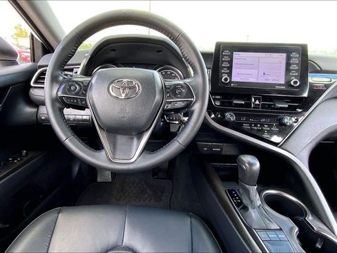 Used 2023 Toyota Camry SE image 5
