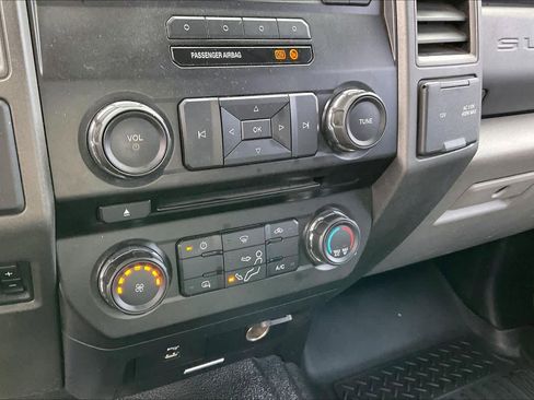 Used 2018 Ford F250 XL w/ STX Appearance Package image 33