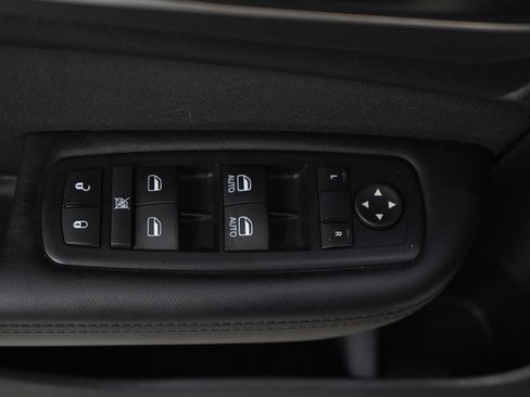 Used 2016 Chrysler 200 Limited w/ Anniversary Edition FWD image 18