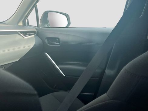 Used 2025 Toyota Corolla Cross LE FWD image 21