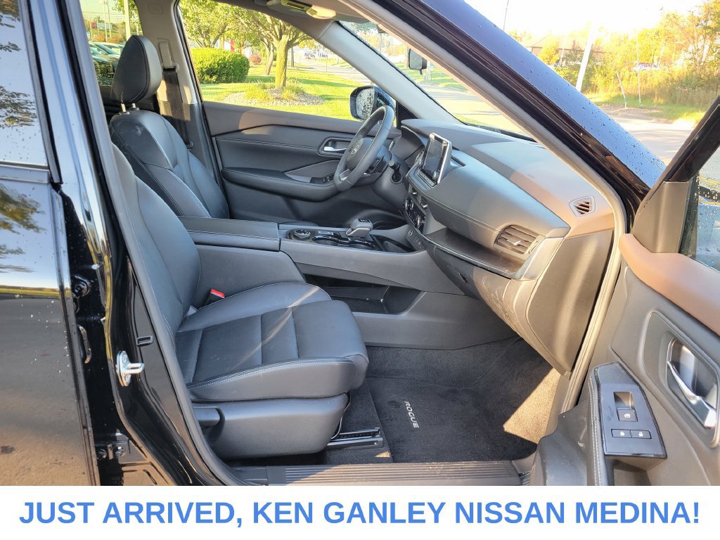 Certified 2023 Nissan Rogue SV w/ SV Premium B Package AWD/4WD image 21