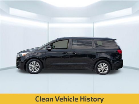 Used 2017 Kia Sedona LX w/ LX Essentials Premium Package FWD image 2