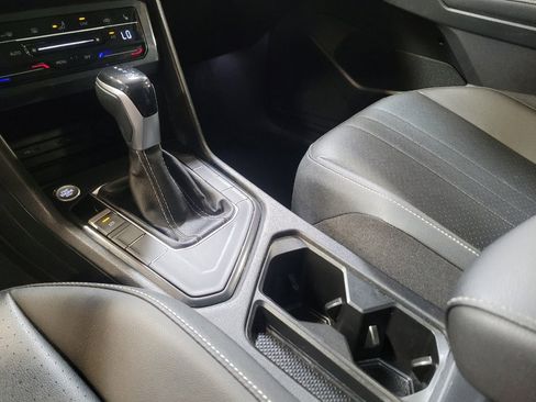 Used 2023 Volkswagen Tiguan SE w/ Panoramic Sunroof Package FWD image 26