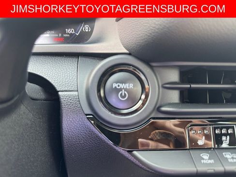 Used 2023 Toyota Crown Platinum image 31