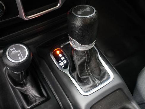 Used 2024 Jeep Wrangler Unlimited Sport AWD/4WD image 23