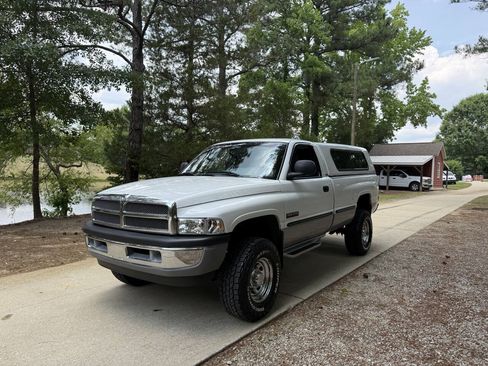 Used 1998 Dodge Ram 2500 Truck 4x4 Regular Cab image 1