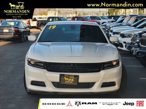 Used 2019 Dodge Charger SXT RWD image 2