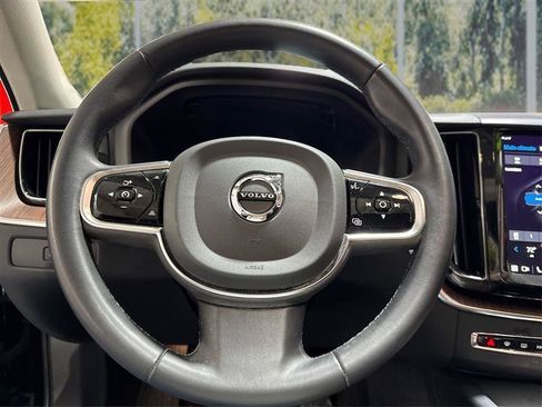Used 2023 Volvo XC60 T8 Plus image 16