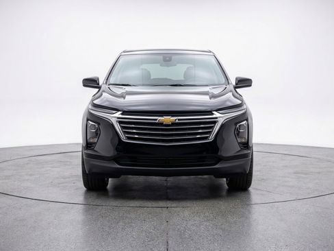 Used 2025 Chevrolet Equinox LT image 2