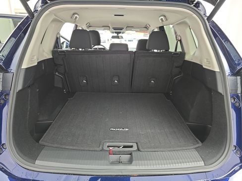 Certified 2025 Nissan Rogue SV image 12