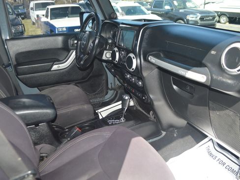 Used 2014 Jeep Wrangler Unlimited Rubicon w/ Dual Top Group AWD/4WD image 21