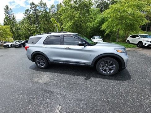 Used 2022 Ford Explorer XLT w/ Equipment Group 202A RWD image 18