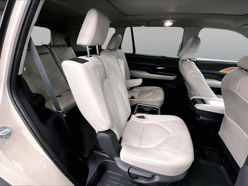 Used 2024 Toyota Grand Highlander AWD image 20
