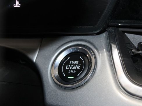 Used 2025 Chevrolet Trax LT FWD image 37