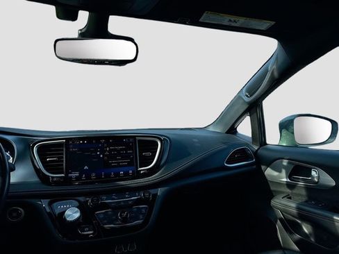 Used 2021 Chrysler Pacifica Touring-L w/ S Appearance Package image 22