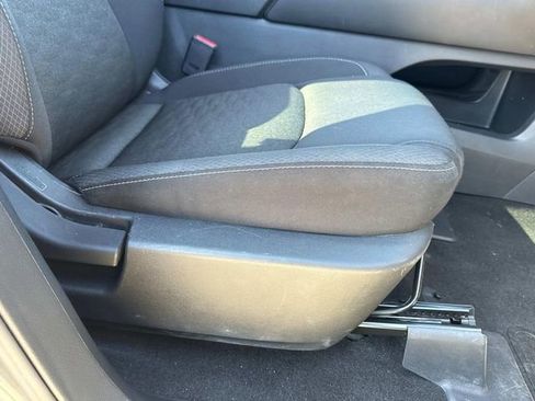 Used 2024 Nissan Pathfinder SV FWD image 18