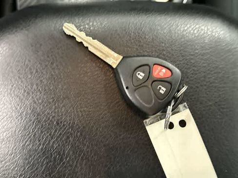 Used 2018 Toyota 4Runner TRD Off-Road AWD/4WD image 33