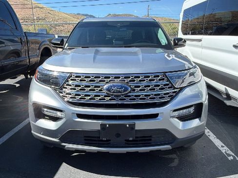 Used 2023 Ford Explorer Limited w/ Limited Technology Package image 2