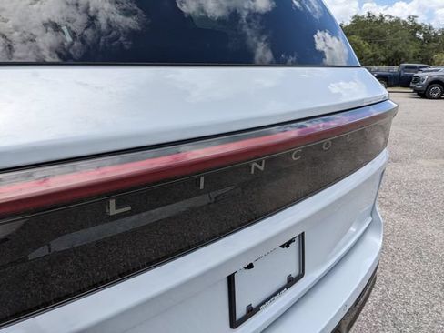 Used 2025 Lincoln Navigator Reserve AWD/4WD image 12