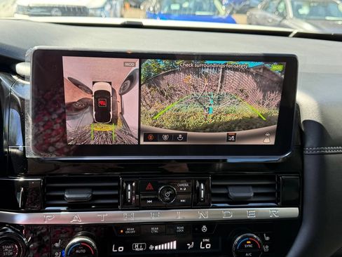 New 2026 Nissan Pathfinder Platinum w/ Lighting Package AWD/4WD image 24
