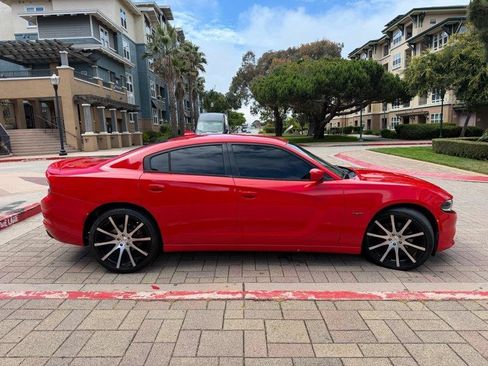 Used 2016 Dodge Charger R/T w/ Plus Group RWD image 10