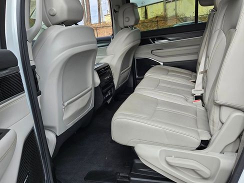 Used 2023 Jeep Wagoneer Series III w/ Preferred Equipment Group image 7