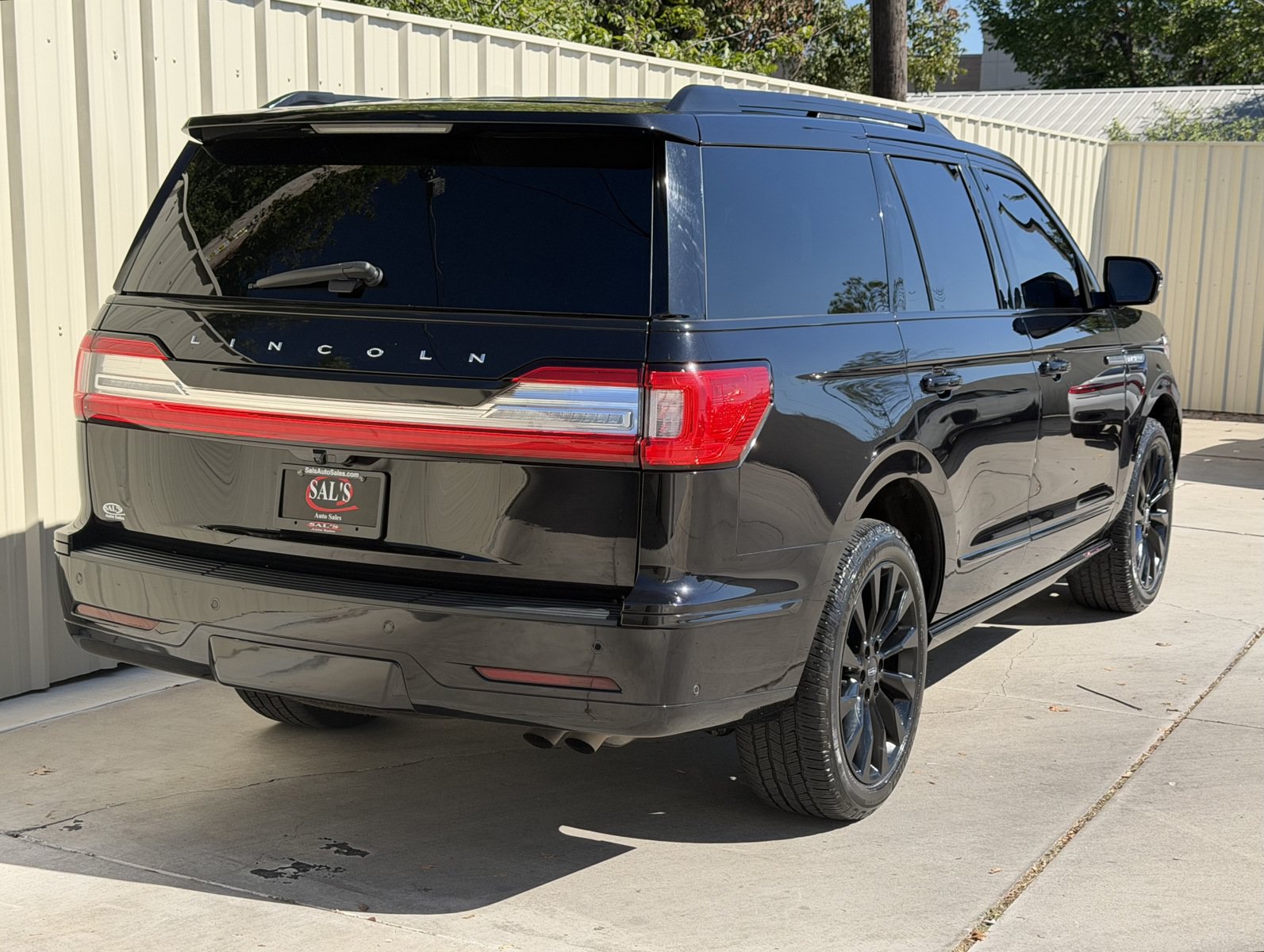 Used 2021 Lincoln Navigator Reserve w/ Luxury Package AWD/4WD image 5