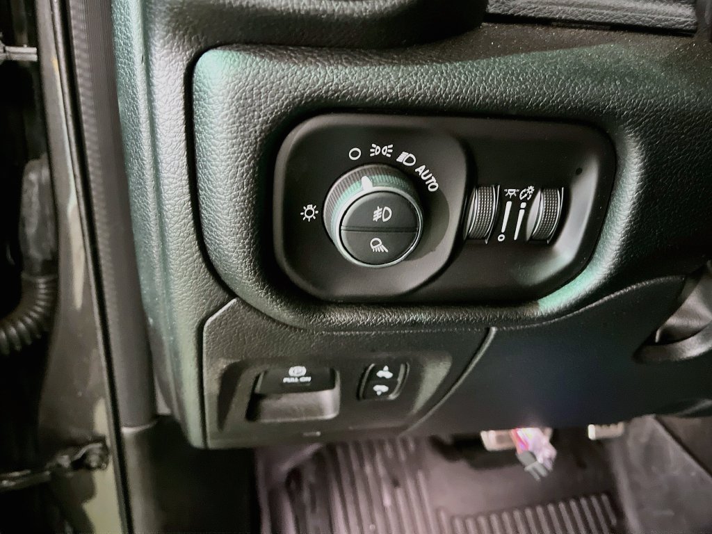 Used 2022 RAM 1500 Laramie AWD/4WD image 10