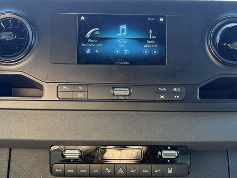 Used 2024 Mercedes-Benz Sprinter 2500 image 10