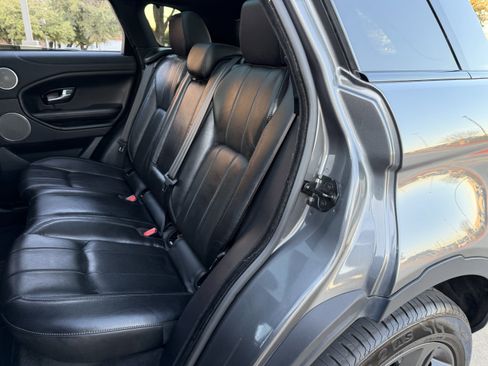 Used 2019 Land Rover Range Rover Evoque SE Premium image 19