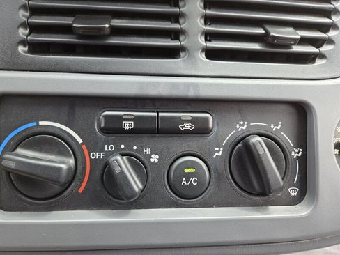 Used 2002 Toyota Sienna LE FWD image 22