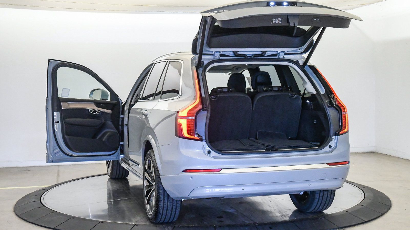 Certified 2026 Volvo XC90 B6 Plus AWD/4WD image 30