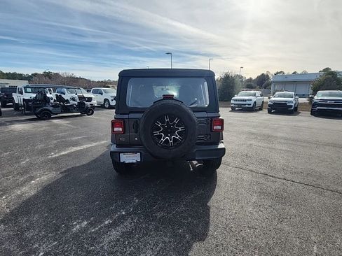 Used 2018 Jeep Wrangler Unlimited Sport AWD/4WD image 16