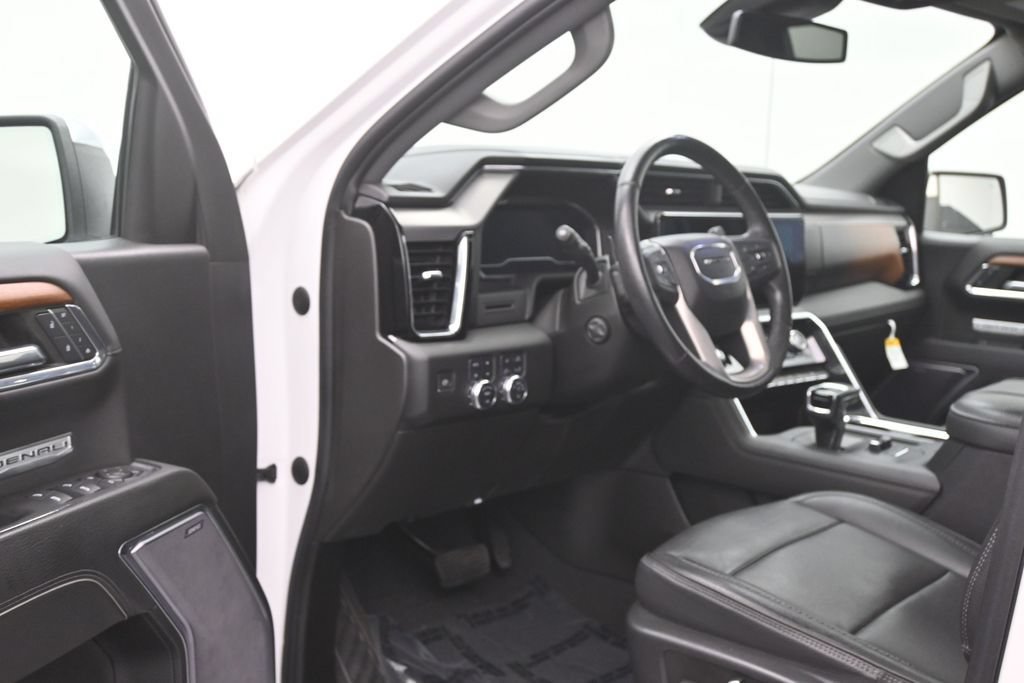 Used 2023 GMC Sierra 1500 Denali w/ Denali Carbonpro Edition AWD/4WD image 10