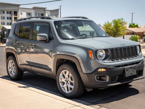 Used 2017 Jeep Renegade Latitude w/ Cold Weather Group AWD/4WD image 7