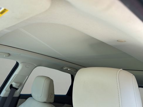 Used 2022 Cadillac XT5 Premium Luxury w/ Technology Package AWD/4WD image 19