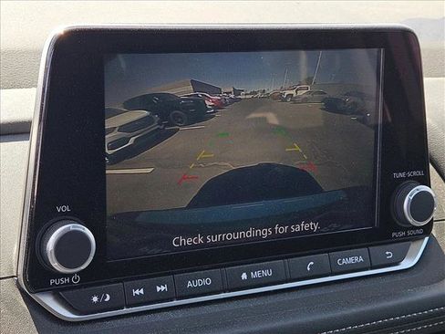 Used 2024 Nissan Rogue SV FWD image 13