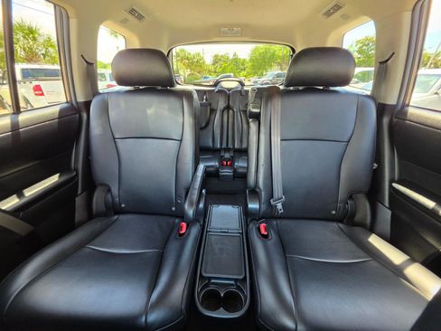 Used 2012 Toyota Highlander SE w/ Tow Pkg FWD image 13