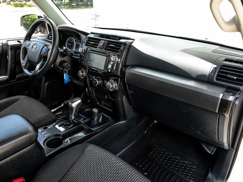 Used 2018 Toyota 4Runner TRD Off-Road AWD/4WD image 11