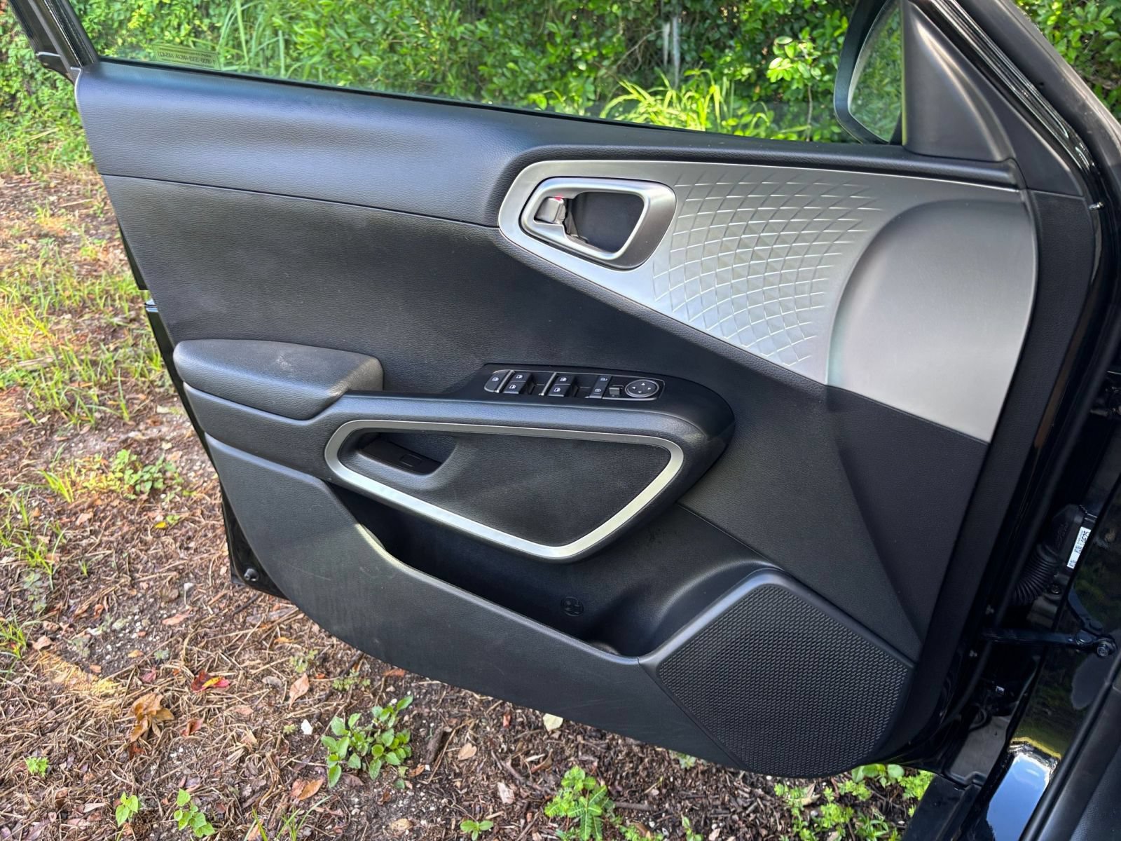 Used 2025 Kia Soul LX w/ LX Technology Package FWD image 18