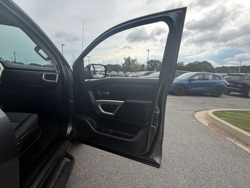 Used 2021 Nissan Titan SV w/ SV Convenience Package RWD image 59
