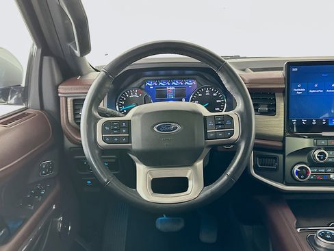Used 2024 Ford Expedition Limited image 18