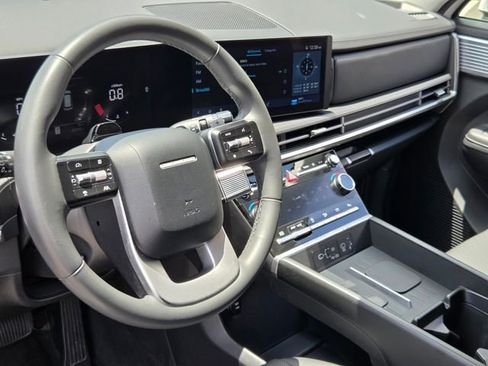 Used 2025 Hyundai Santa Fe SEL FWD image 9