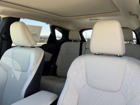 New 2026 Lexus RX 450h AWD image 17