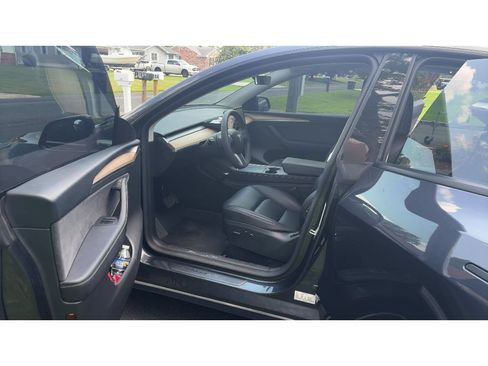 Used 2025 Tesla Model Y Long Range RWD image 5
