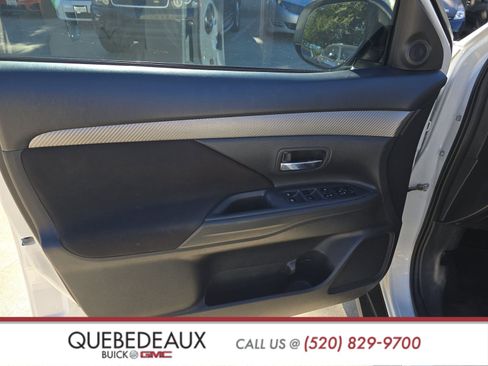 Used 2016 Mitsubishi Outlander SE image 9
