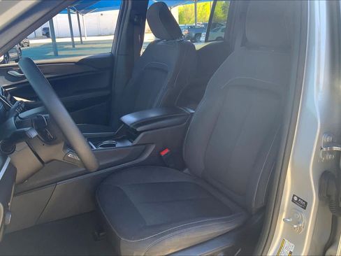 Used 2024 Jeep Grand Cherokee Laredo X w/ Trailer Tow Package image 8